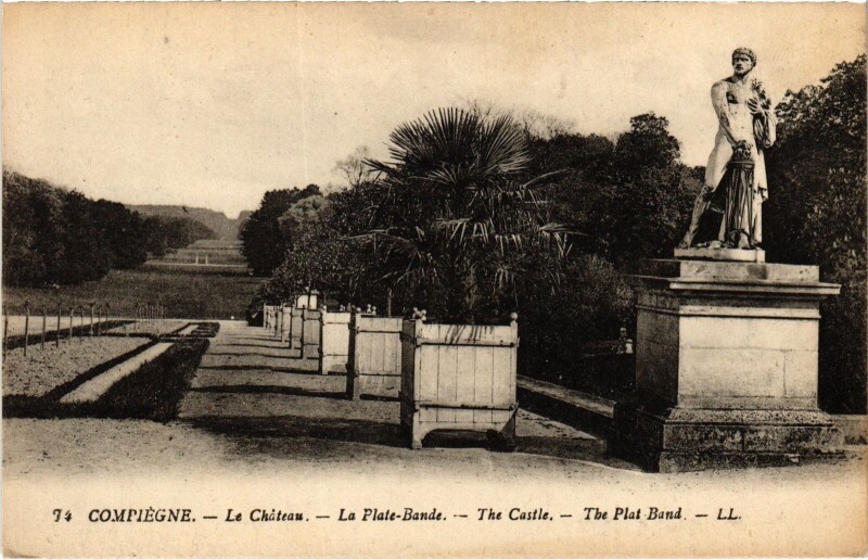 Carte postale ancienne Compiegne Le Chateau Plate-Bande