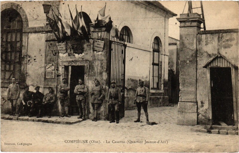 Carte postale ancienne Compiegne La Caserne