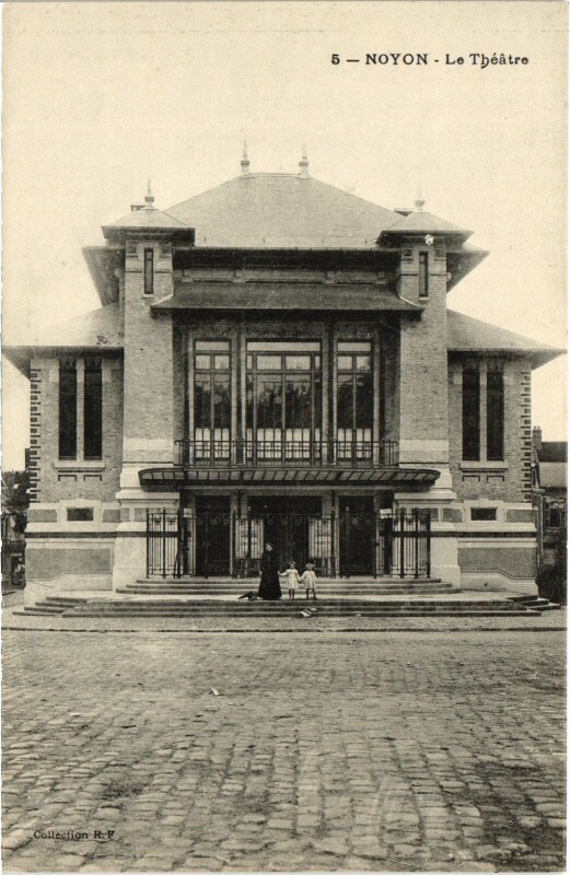 Carte postale ancienne Noyon Le Théatre à Noyon