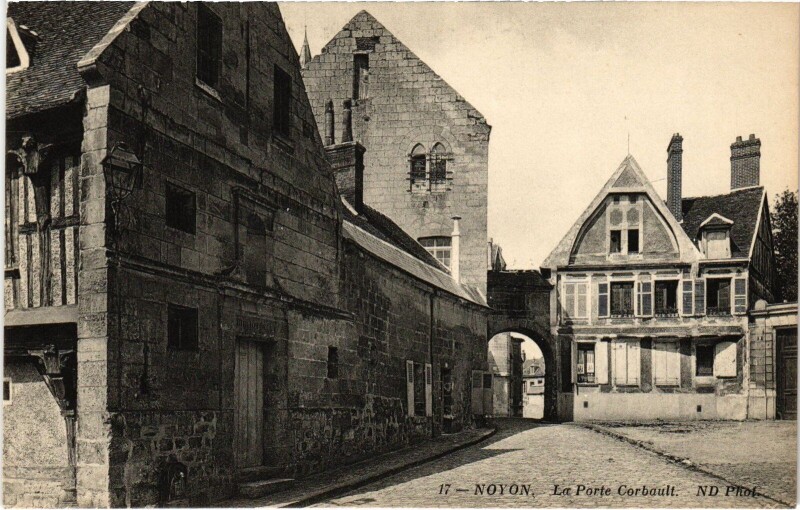 Carte postale ancienne Noyon Place Corbault à Noyon
