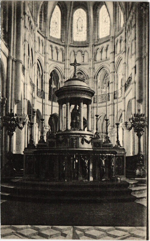 Carte postale ancienne Noyon La Cathédrale interieur à Noyon