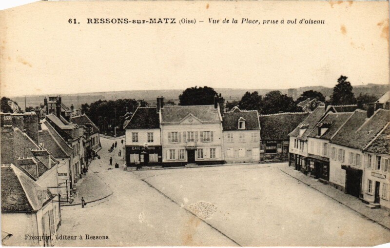 Carte postale ancienne Ressons-sur-Matz vue de la Place à Ressons-sur-Matz