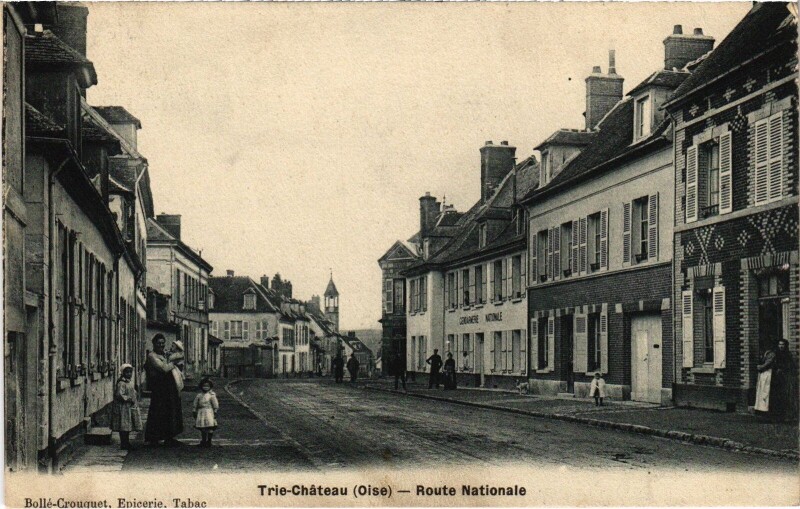 Carte postale ancienne Trie-Chateau Route nationale