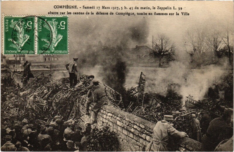 Carte postale ancienne Compiegne Zeppelin Guerre