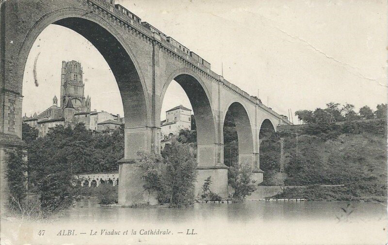 Carte postale ancienne Le Viaduc et la Cathédrale à Albi