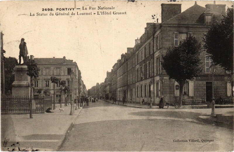 Carte postale ancienne Pontivy La rue Nationale à Pontivy