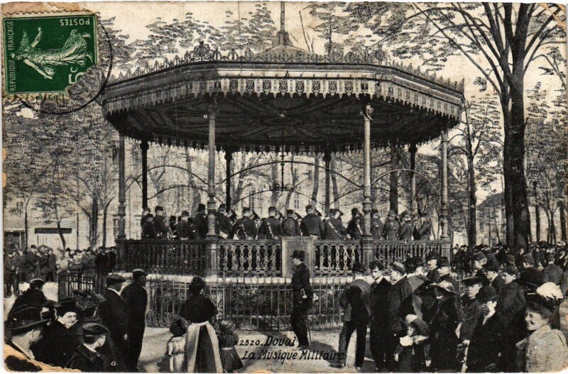 Carte postale ancienne Douai La musique Militaire à Douai