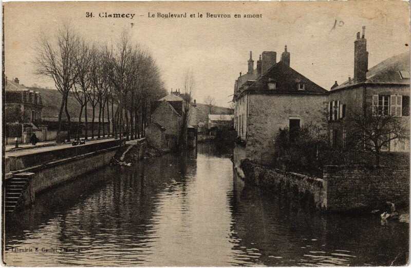 Carte postale ancienne Clamecy Boulevard et la Beuvron à Beuvron