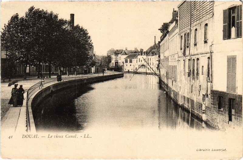 Carte postale ancienne Douai Le vieux Canal à Douai