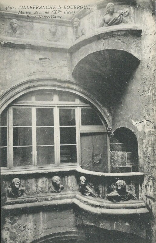 Carte postale ancienne Maison Armand, Place Notre-Dame à Villefranche-de-Rouergue