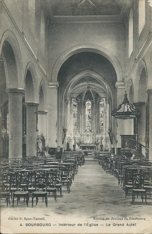 Carte postale ancienne Intérieur de l'Eglise - Le Grand Autel à Bourbourg