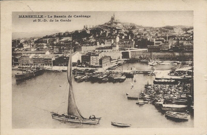 Carte postale ancienne Le Bassin de Carénage et N.-D. de la Garde à Marseille