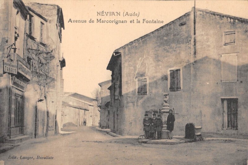 Carte postale ancienne Nevian - Avenue De Marcorignan Et La Fontaine à Marcorignan