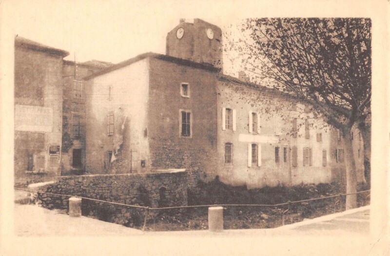 Carte postale ancienne Mailhac - Ancienne Ecole Et L'Horloge - cliché rare à Mailhac