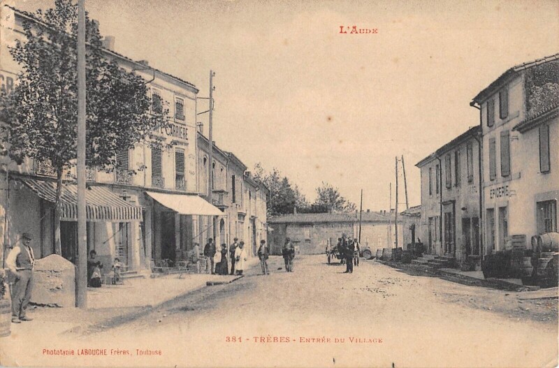 Carte postale ancienne Trebes - Entree Du Village