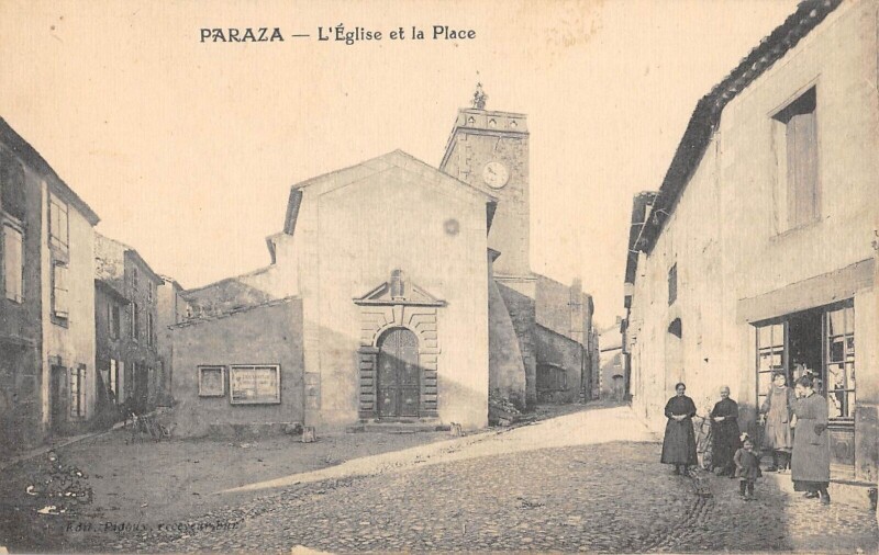 Carte postale ancienne Paraza - L'Eglise Et La Place à Paraza