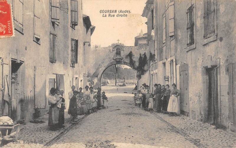 Carte postale ancienne Coursan - La Rue Droite à Coursan