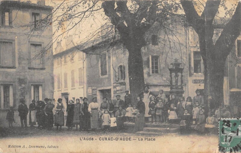 Carte postale ancienne Cuxac D'Aude - La Place à Cuxac-d'Aude