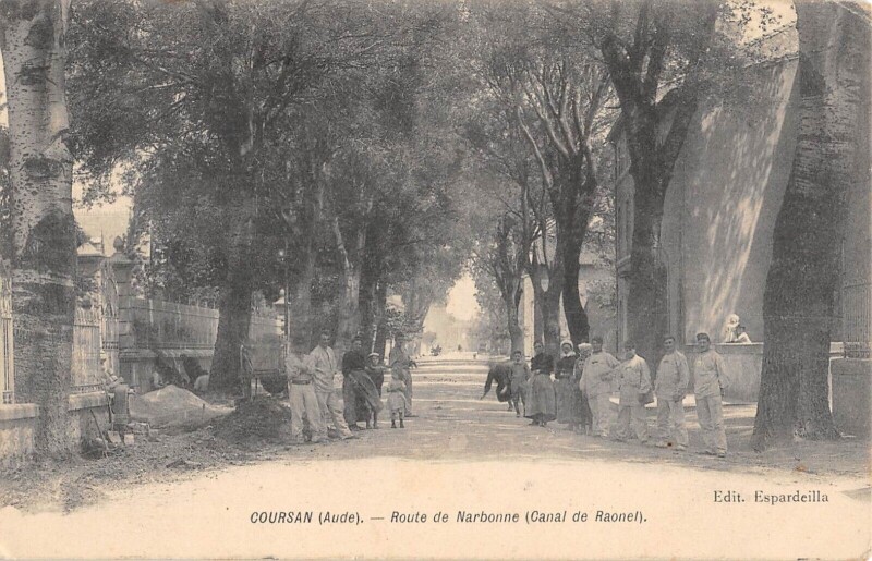 Carte postale ancienne Coursan - Route De Narbonne - Canal De Raonel à Coursan
