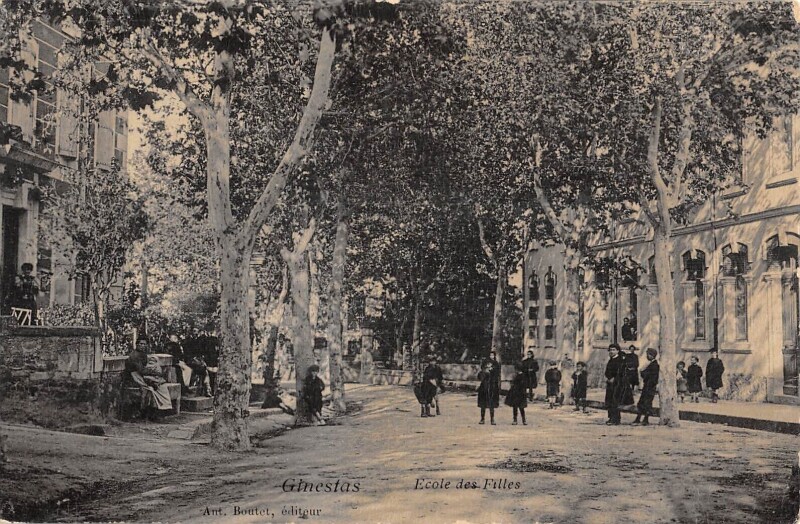 Carte postale ancienne Salleles D'Aude - Le Canal Vu De La Passerelle