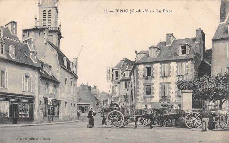 Carte postale ancienne Binic - La Place
