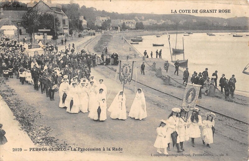 Carte postale ancienne Perros Guirec - La Procession A La Rade à Perros-Guirec
