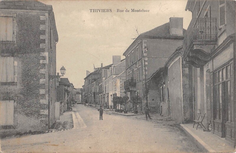 Carte postale ancienne Thiviers - Rue De Monteluce à Thiviers