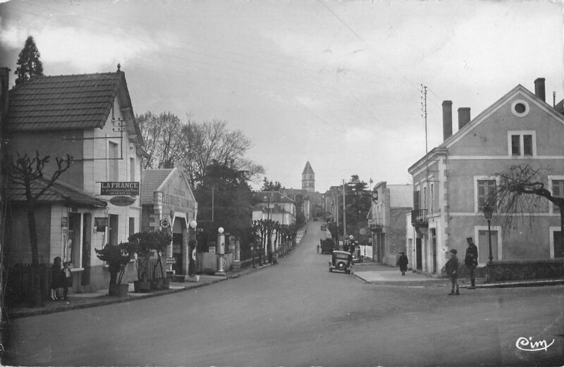 Carte postale ancienne Thiviers - Rue General Lamy à Thiviers