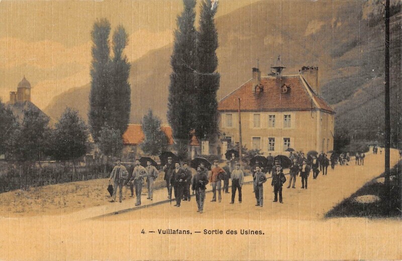 Carte postale ancienne Vuillafans - Sortie Des Usines - cpa toilée à Vuillafans
