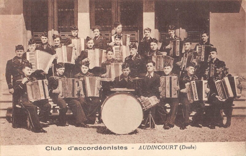 Carte postale ancienne Audincourt - Club D'Accordeonistes à Audincourt