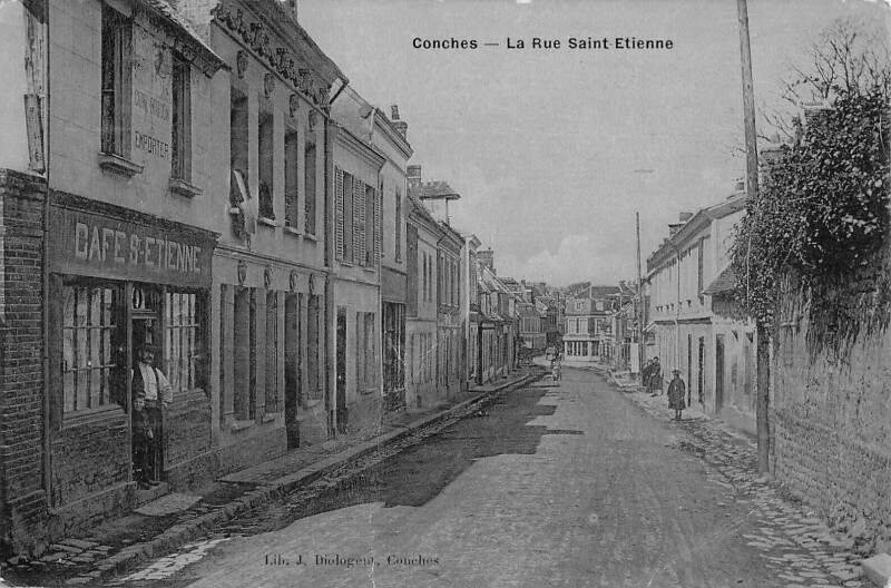Carte postale ancienne Conches - La Rue Saint Etienne - cpa émail