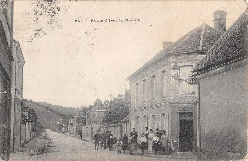 Carte postale ancienne Ezy - Route D'Ivry La Bataille - cliché rare à Ivry-la-Bataille