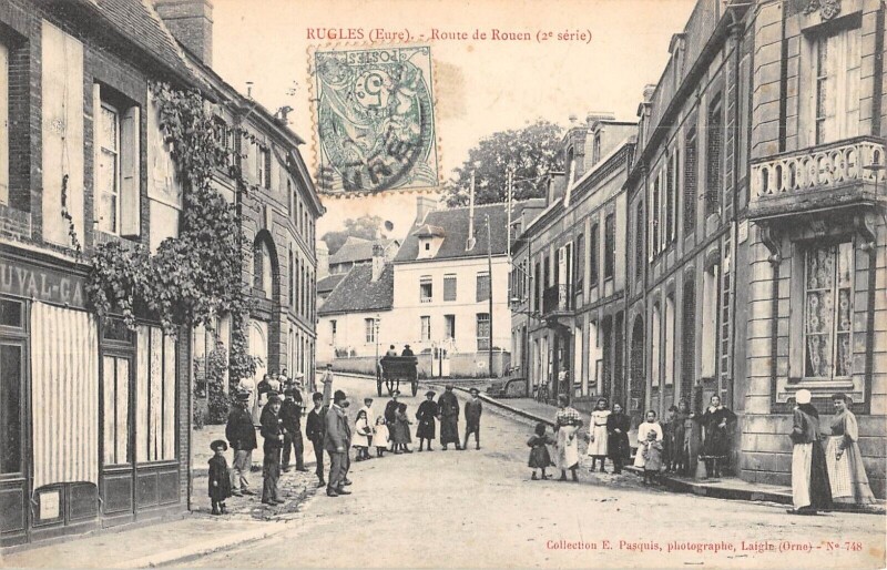 Carte postale ancienne Rugles - Route De Rouen à Rugles