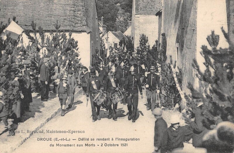 Carte postale ancienne Droue - Defile Se Rendant A L'Inauguration Du Monument Aux Morts - 2 Octo