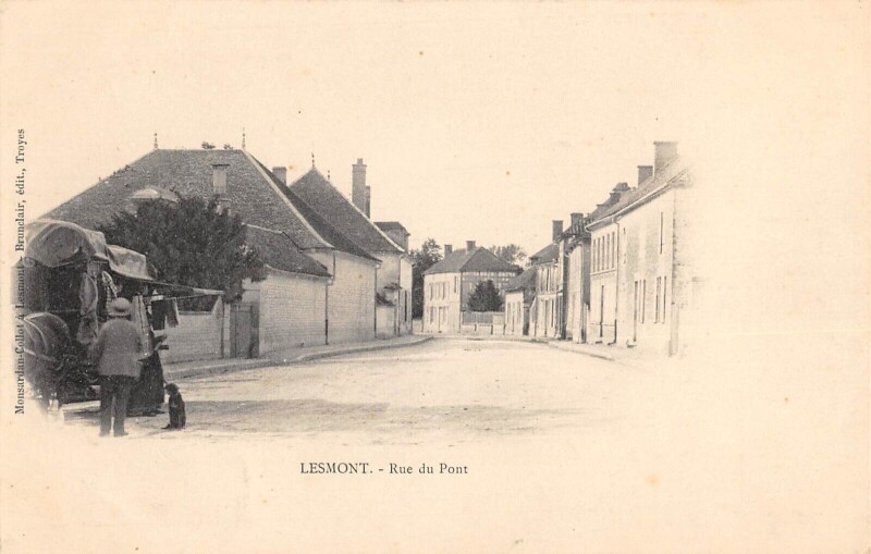 Carte postale ancienne Lesmont - Rue Du Pont à Lesmont