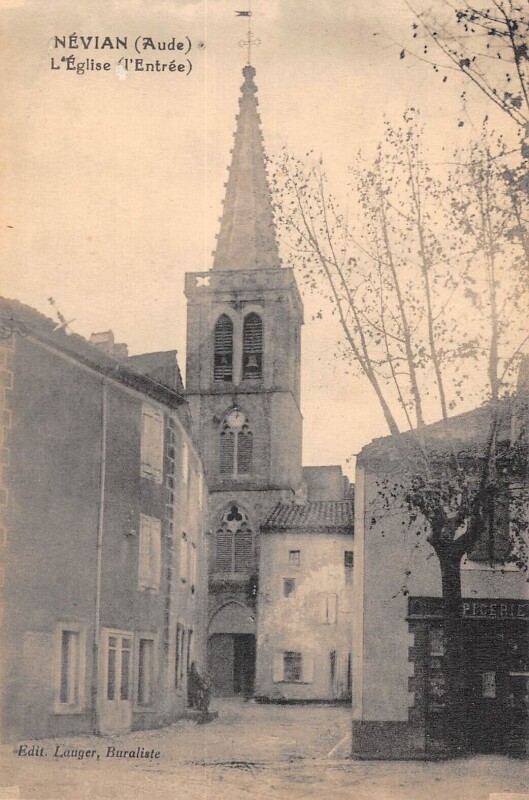 Carte postale ancienne Nevian - L'Eglise - L'Entree