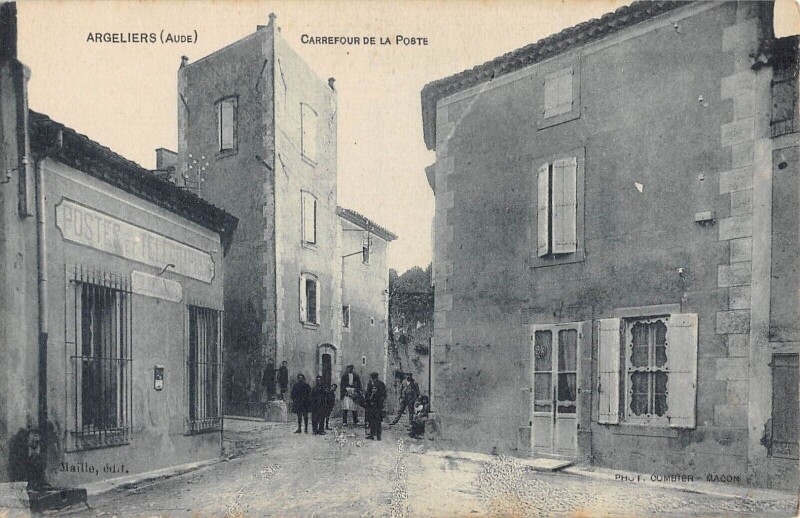 Carte postale ancienne Argeliers - Carrefour De La Poste à Argeliers