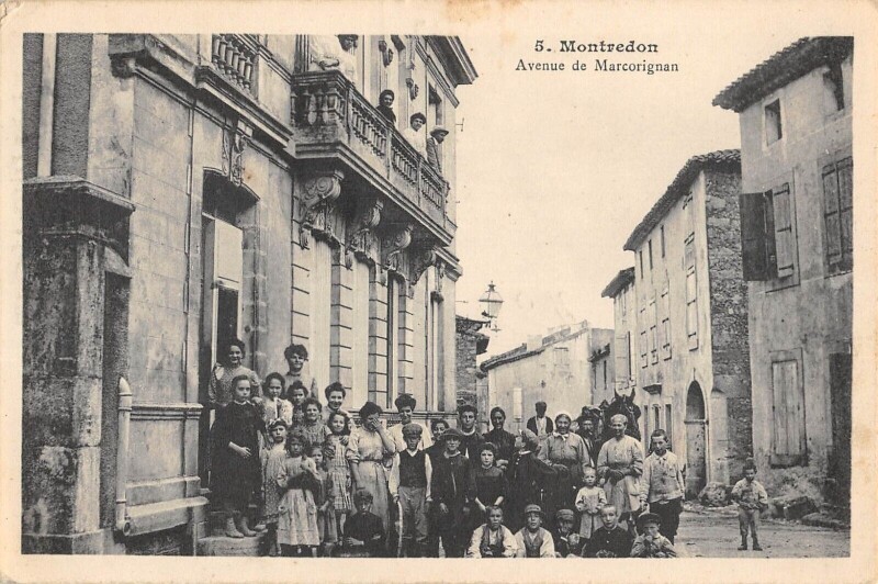 Carte postale ancienne Montredon - Avenue De Marcorignan à Marcorignan