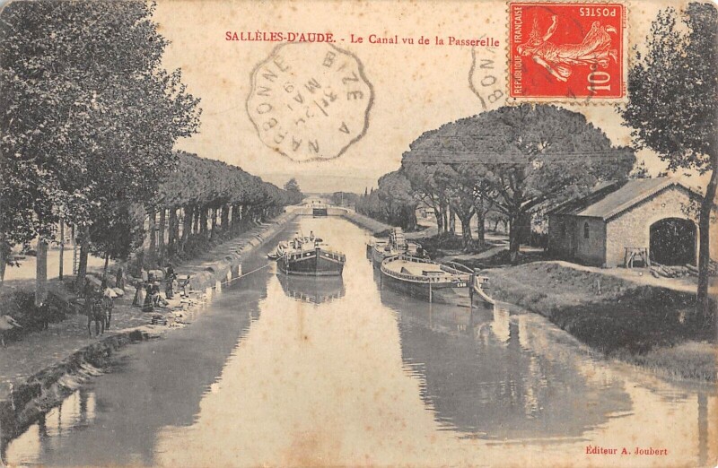 Carte postale ancienne Salleles D'Aude - Le Canal Vu De La Passerelle