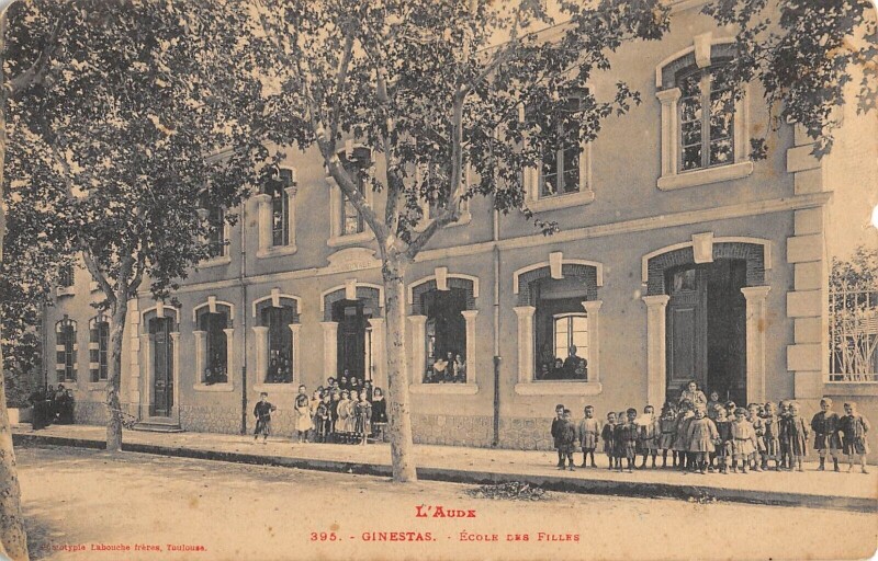 Carte postale ancienne Ginestas - Ecole Des Filles à Ginestas
