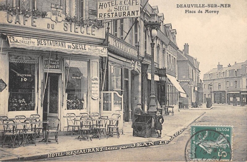 Carte postale ancienne Deauville Sur Mer - Place De Morny - Cafe Du Siecle - Tenu Par Jean Legau à Deauville