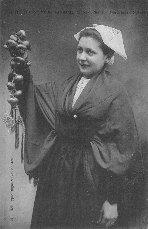 Carte postale ancienne Coiffe Et Costume De Lamballe - Marchande D'Oignons