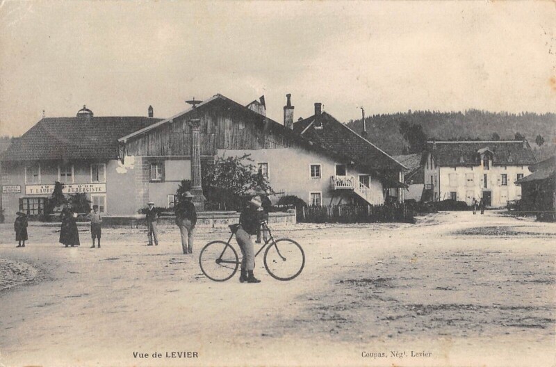 Carte postale ancienne Vue De Levier à Levier