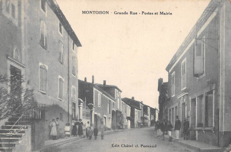 Carte postale ancienne Montoison - Grande Rue - Poste Et Mairie à Montoison
