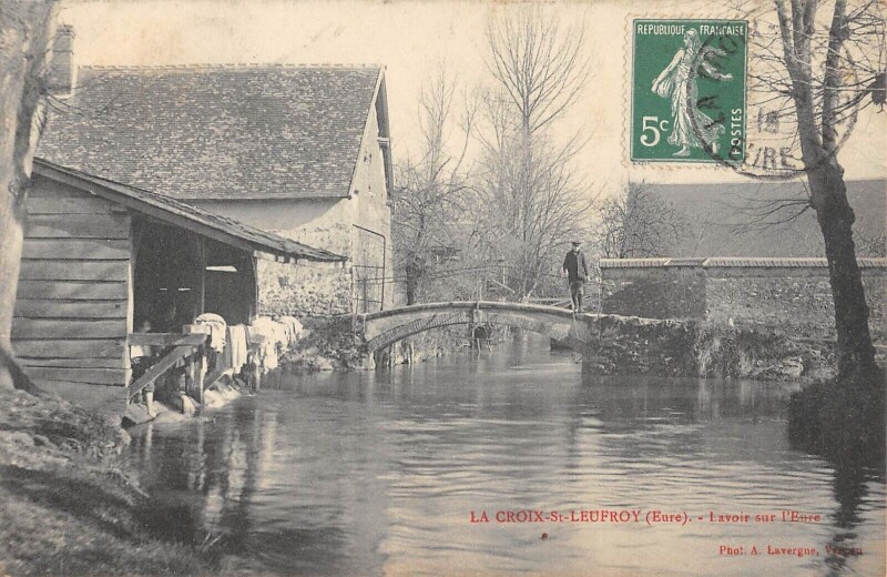 Carte postale ancienne La Croix Saint Leufroy - Lavoir Sur L'Eure