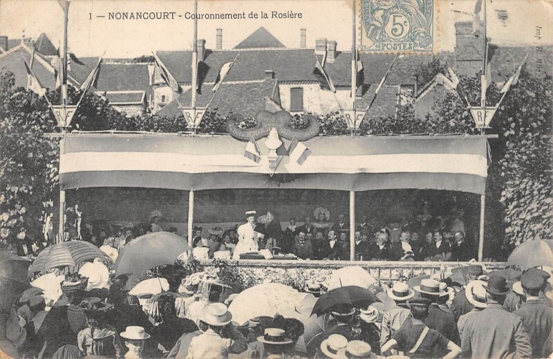 Carte postale ancienne Nonancourt - Couronnement De La Rosiere à Nonancourt
