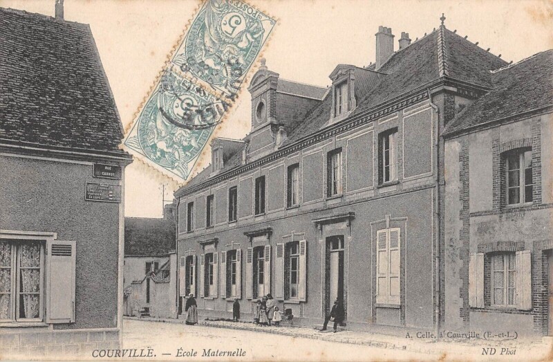 Carte postale ancienne Courville - Ecole Maternelle