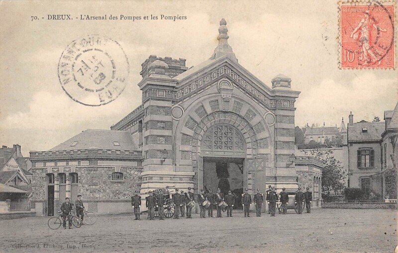Carte postale ancienne Dreux / L'Arsenal Des Pompes Et Les Pompiers à Dreux