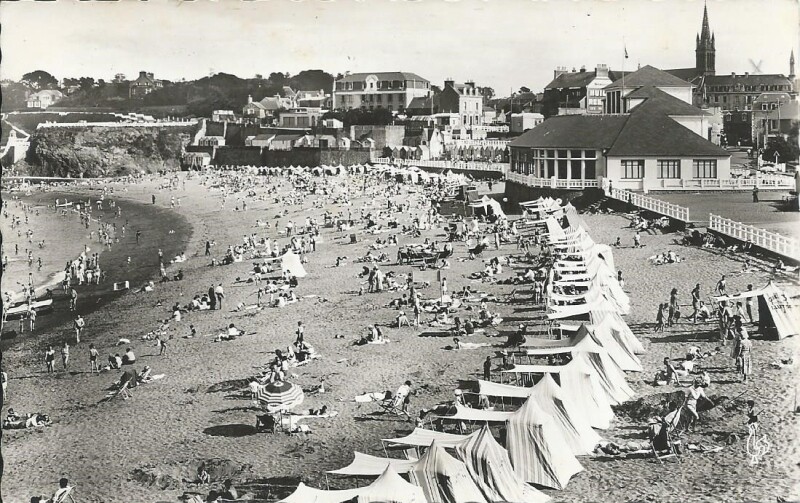 Carte postale ancienne La Plage et le Casino à Saint-Quay-Portrieux