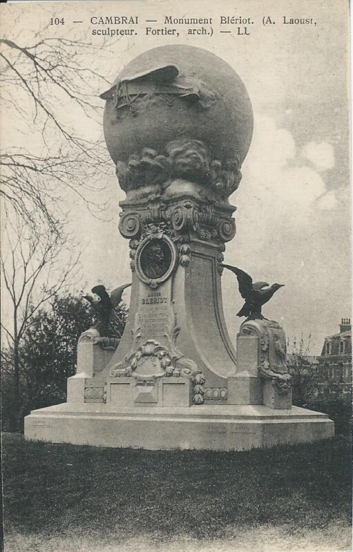 Carte postale ancienne Monument Blériot à Cambrai